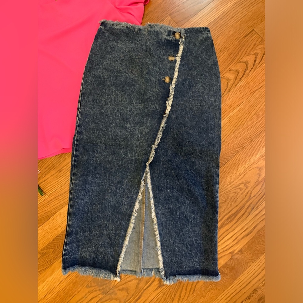 NWT emory park Frayed Split Front Denim Midi Skirt size M